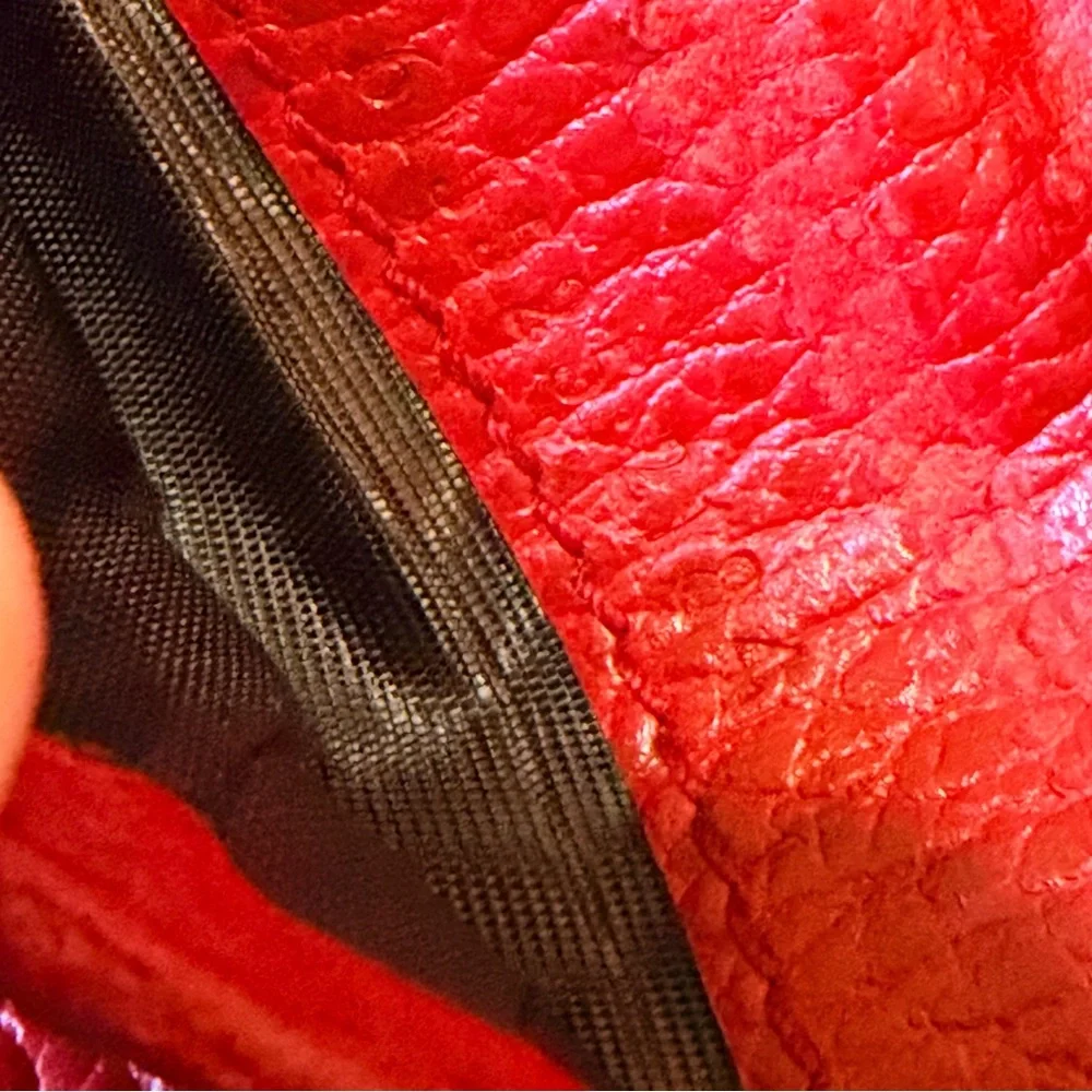 Gucci Interlocking G Bifold Wallet in red pebbled leather authentic genuine - Picture 13 of 16